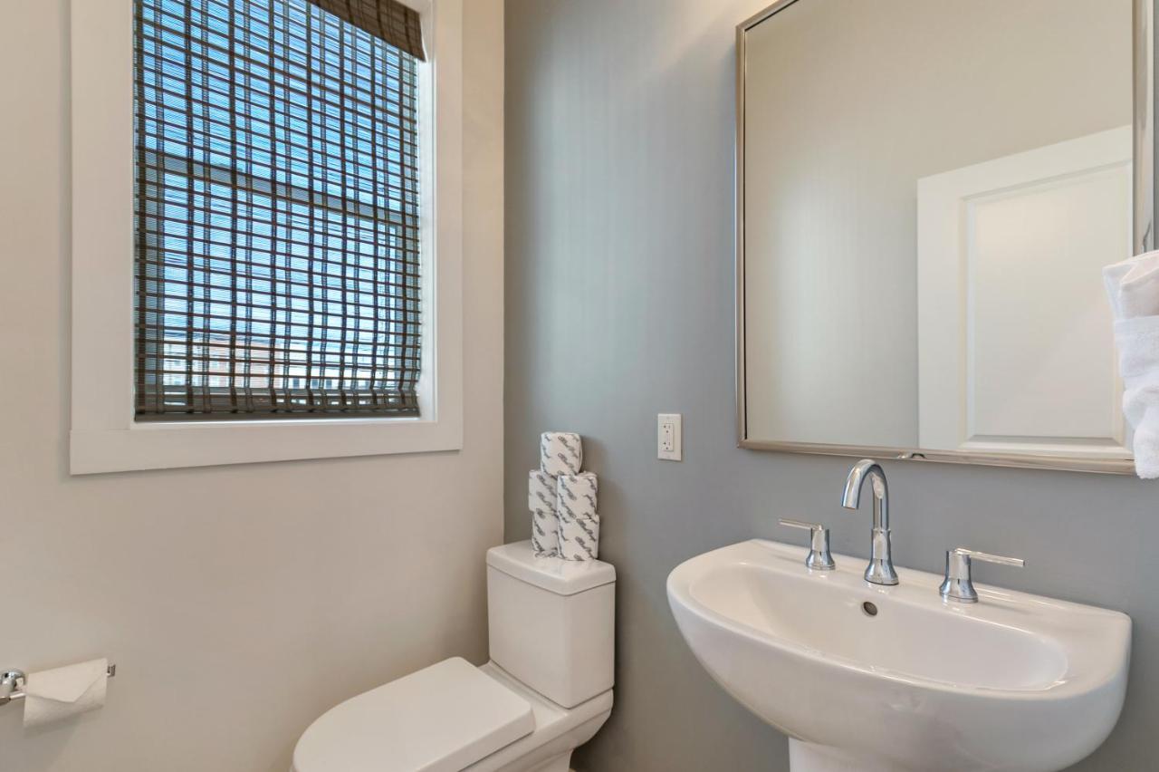 Modern 4Br Townhouse In Bienville Villas New Orleans Exterior photo